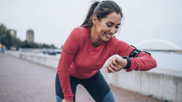 Mulher praticando exercício após suplementar l carnitina