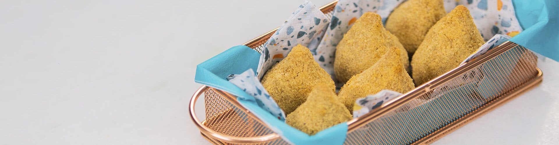 Cestinho de coxinha fit com seis unidades