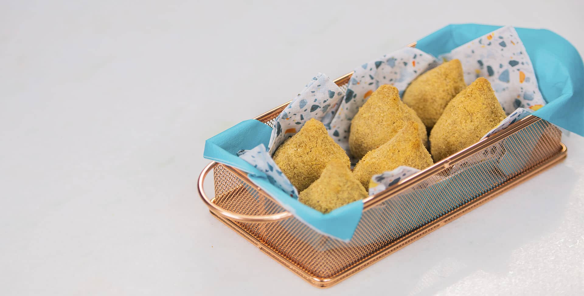 Cestinho de coxinha fit com seis unidades